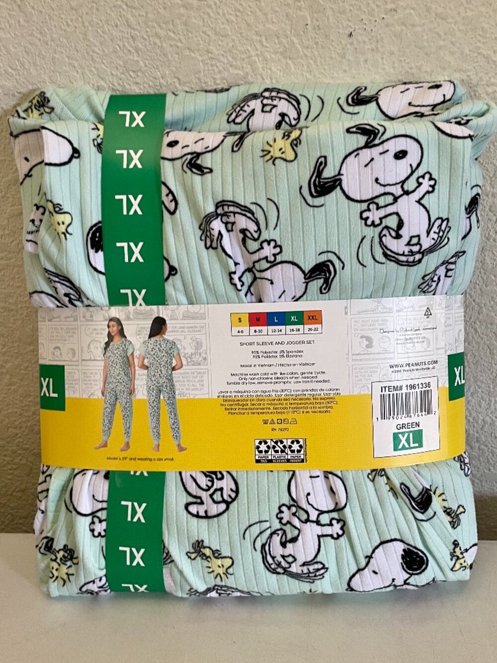 NEW Peanuts Snoopy 2 Pc Pajama Set NWT XL Short Sleeve Top Jogger Pants - Picture 2 of 9